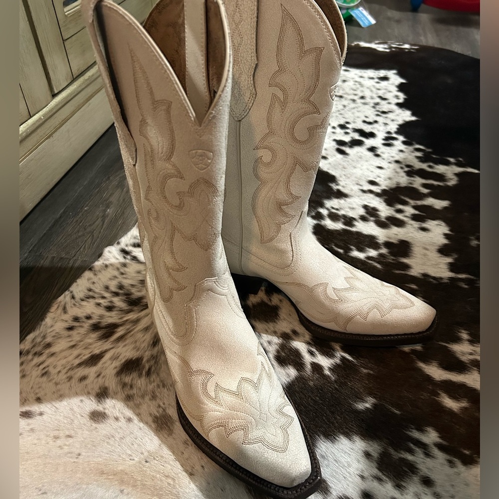 White ariat cowgirl boots
